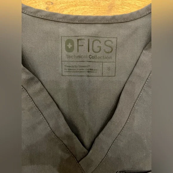 FIGS Scrub Top - Picture 2 of 8